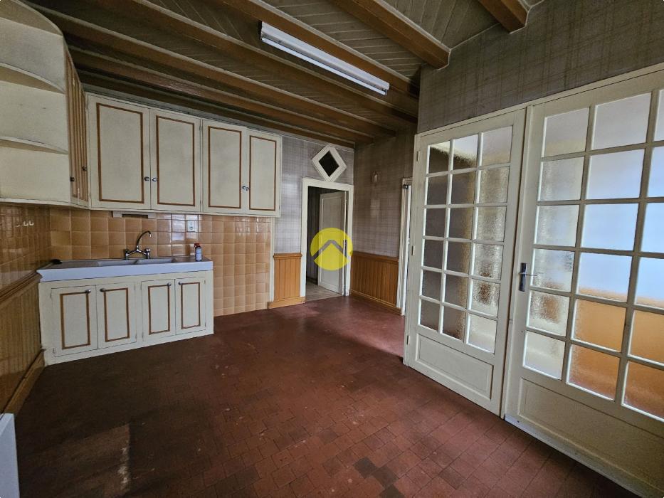 MAISON DE BOURG A RENOVER