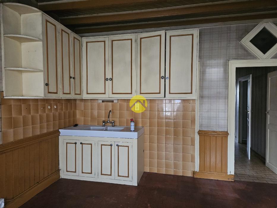 MAISON DE BOURG A RENOVER