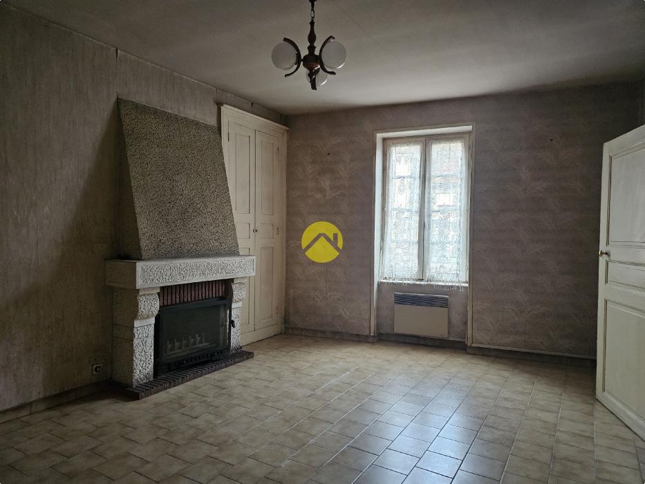 MAISON DE BOURG A RENOVER