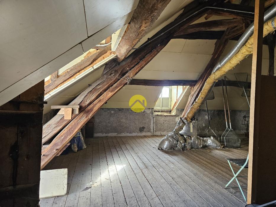 MAISON DE BOURG A RENOVER