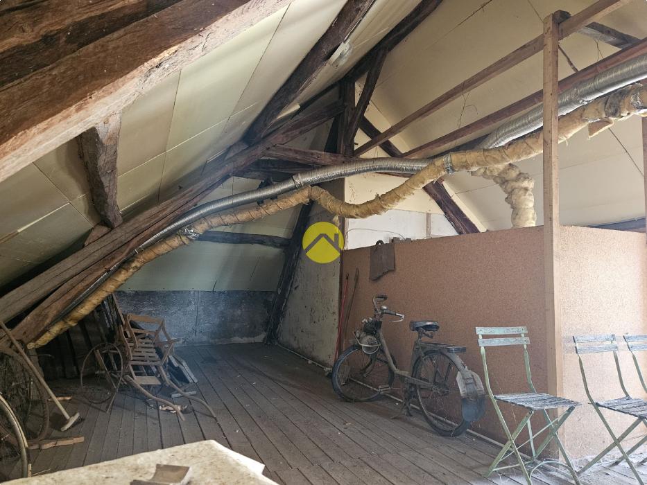 MAISON DE BOURG A RENOVER