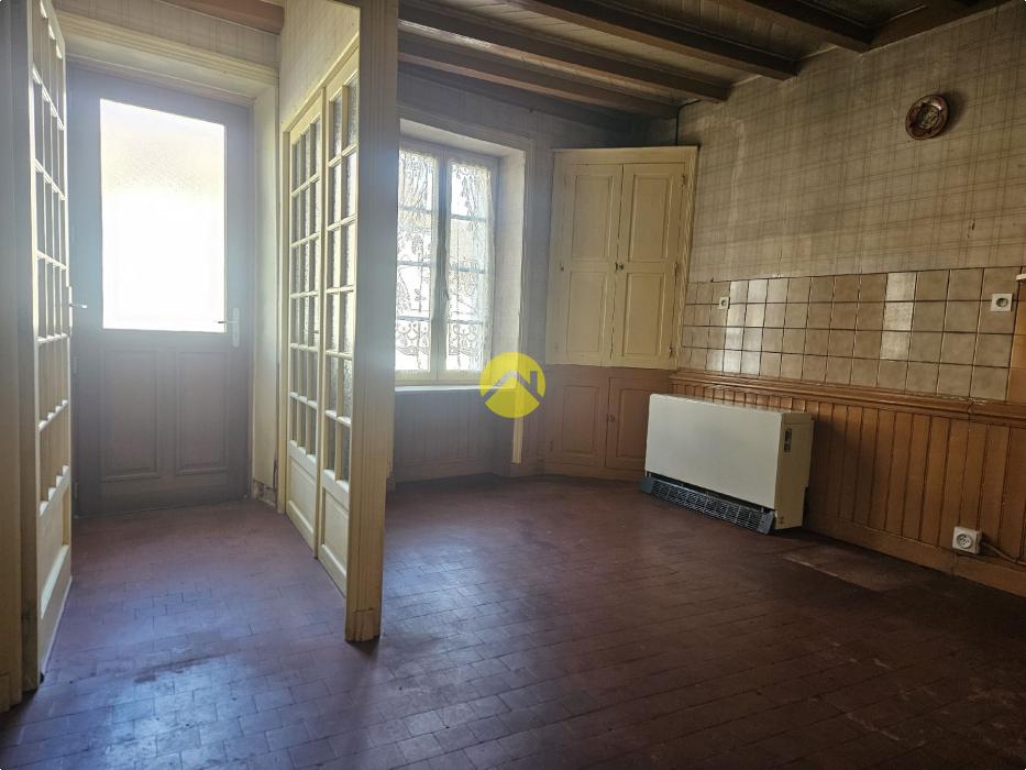 MAISON DE BOURG A RENOVER