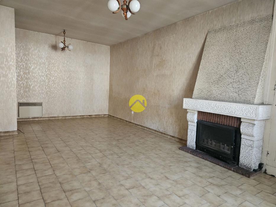 MAISON DE BOURG A RENOVER