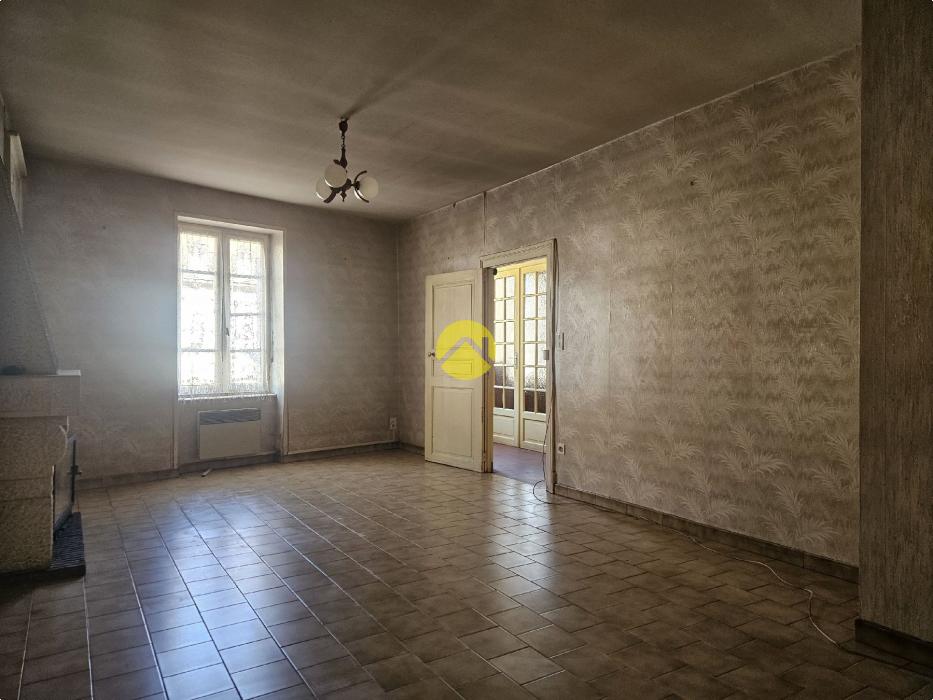 MAISON DE BOURG A RENOVER