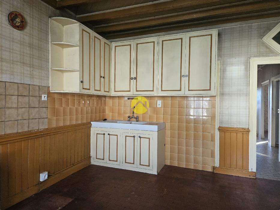 MAISON DE BOURG A RENOVER