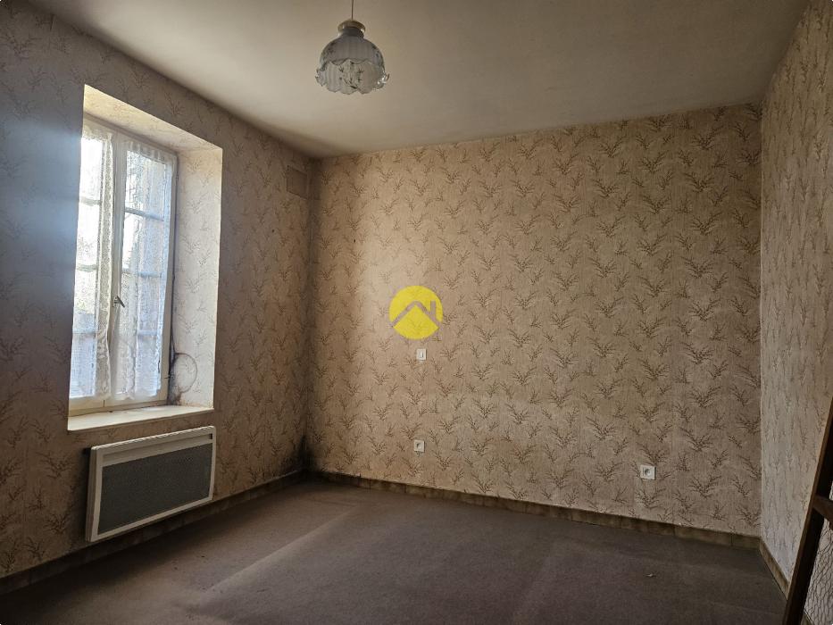 MAISON DE BOURG A RENOVER