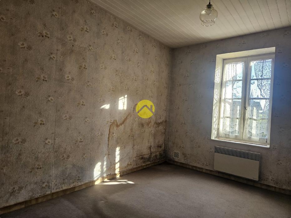 MAISON DE BOURG A RENOVER