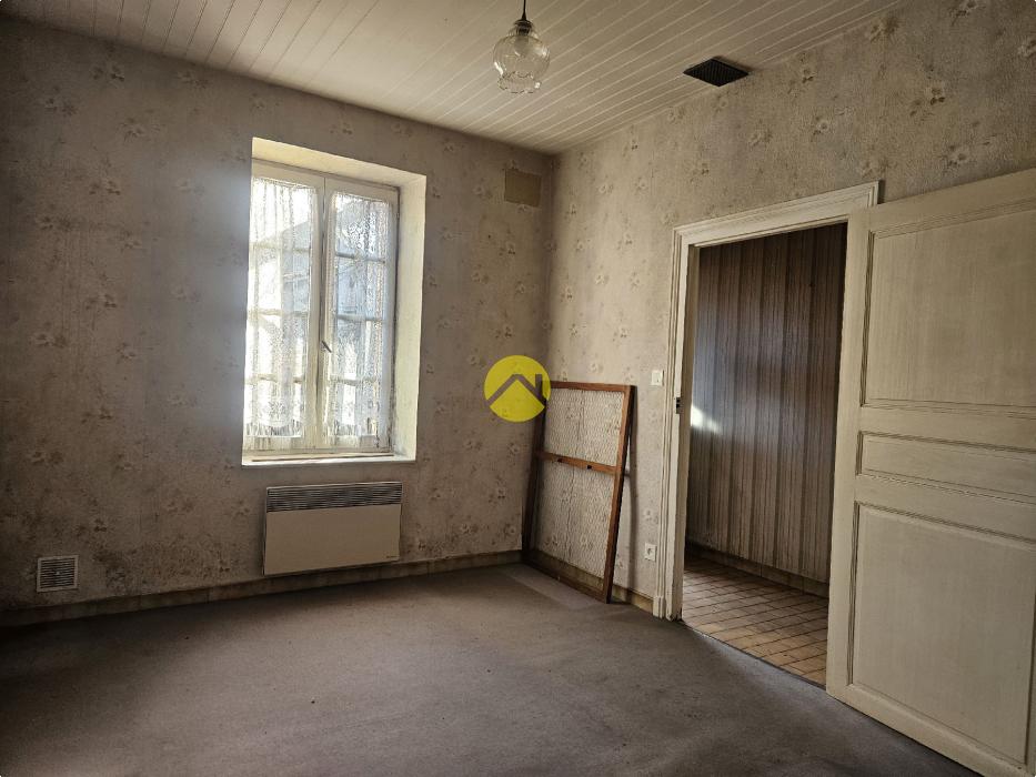MAISON DE BOURG A RENOVER