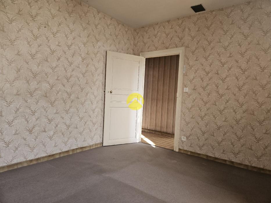 MAISON DE BOURG A RENOVER