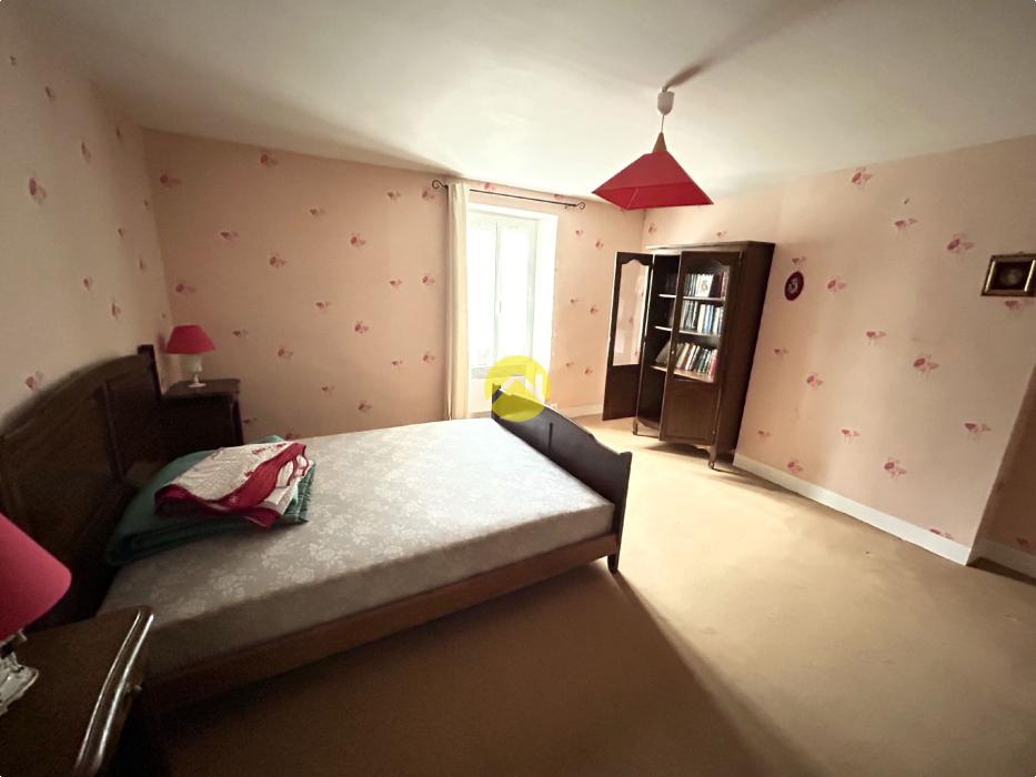 MAISON DE VILLAGE ET GRANGE