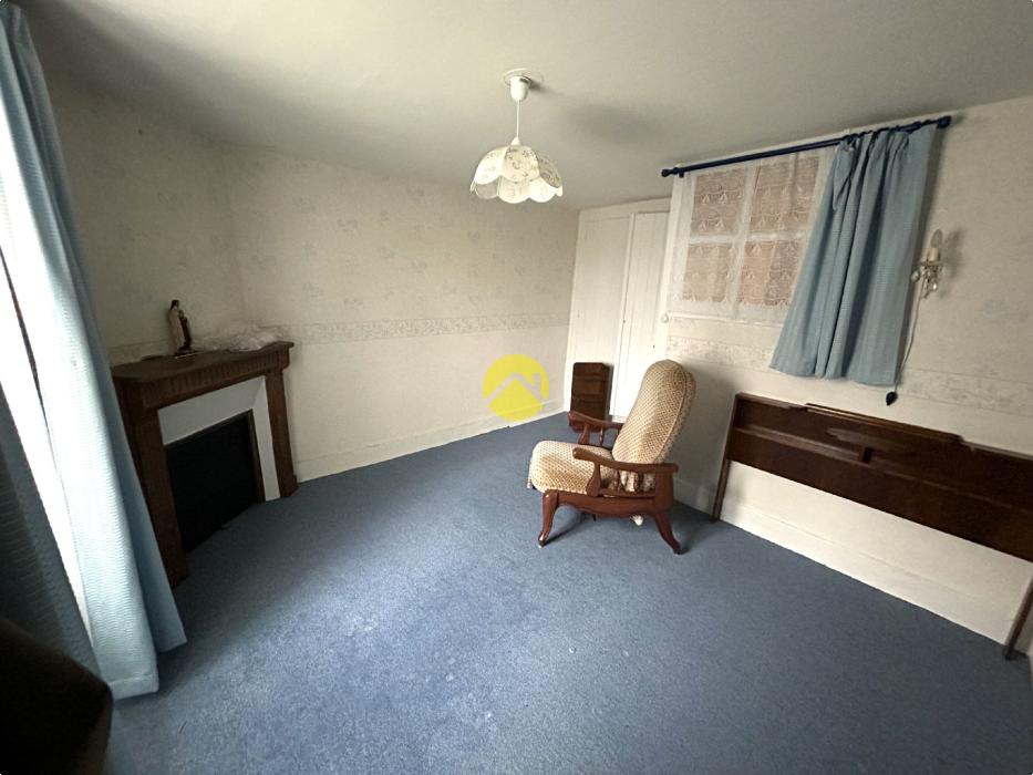 MAISON DE VILLAGE ET GRANGE