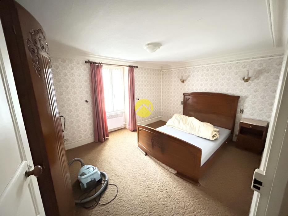 MAISON DE VILLAGE ET GRANGE