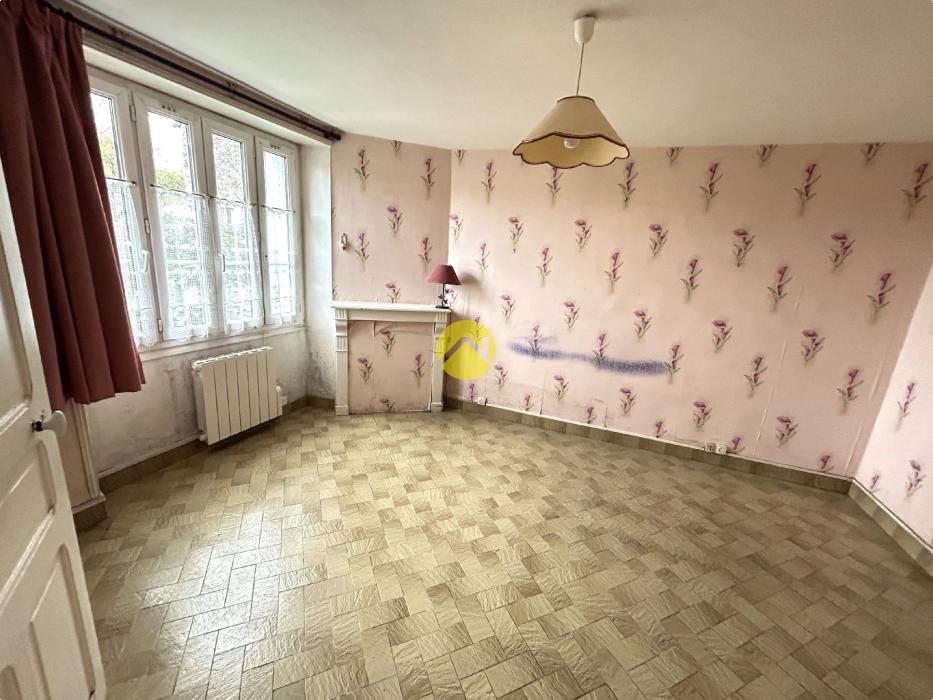 MAISON DE VILLAGE ET GRANGE