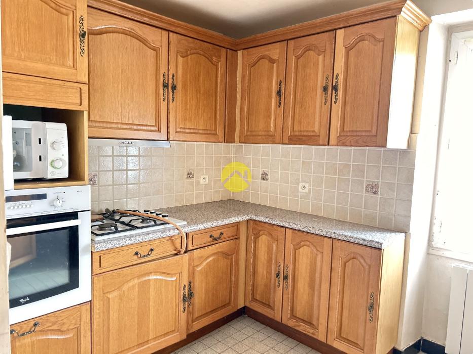 MAISON DE VILLAGE ET GRANGE