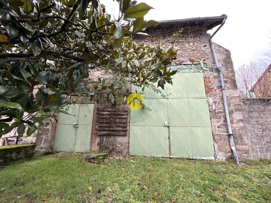 MAISON DE VILLAGE ET GRANGE