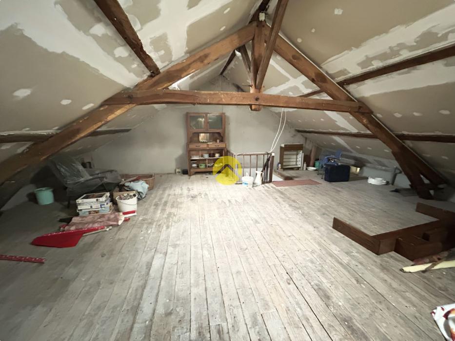 MAISON DE VILLAGE ET GRANGE