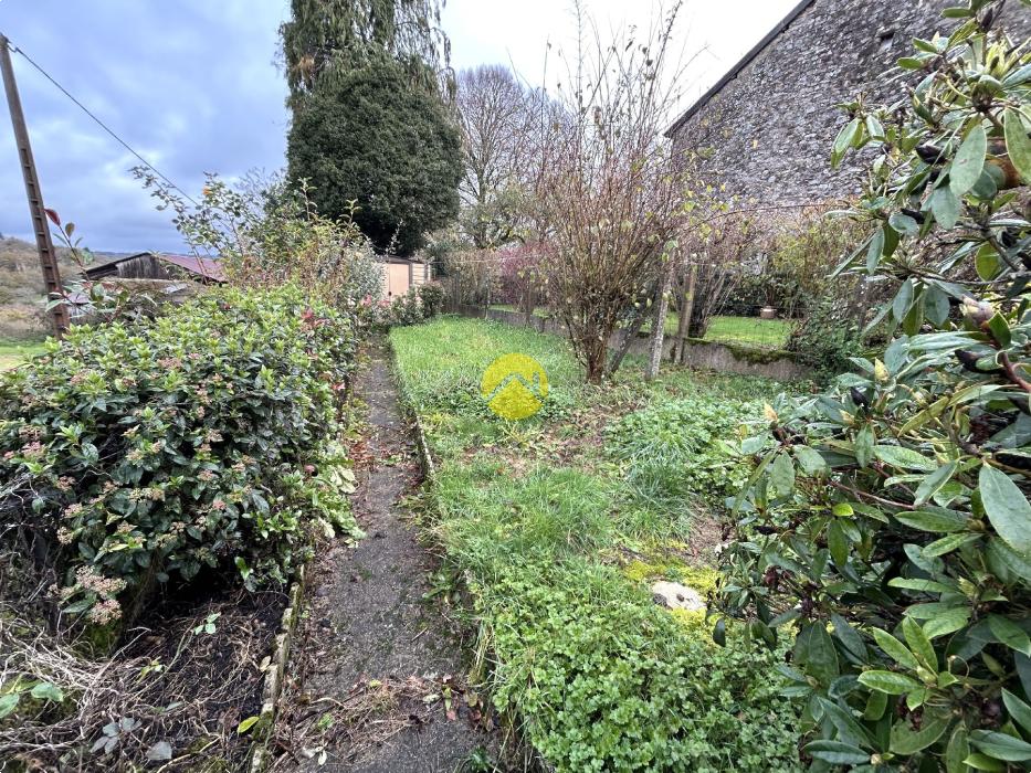 MAISON DE VILLAGE ET GRANGE