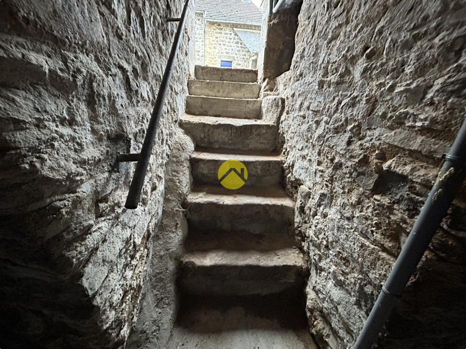 MAISON DE VILLAGE ET GRANGE