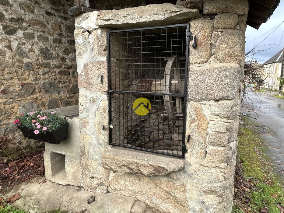 MAISON DE VILLAGE ET GRANGE