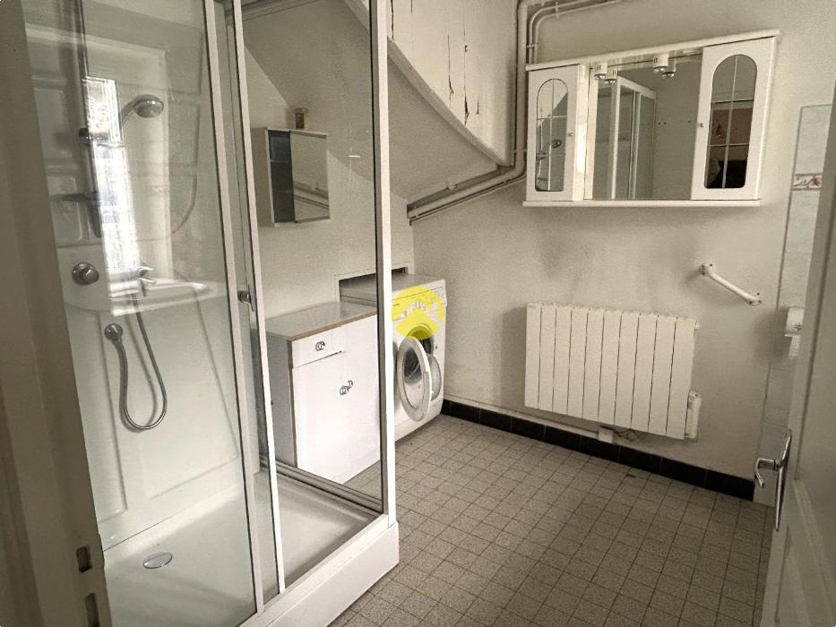 MAISON DE VILLAGE ET GRANGE