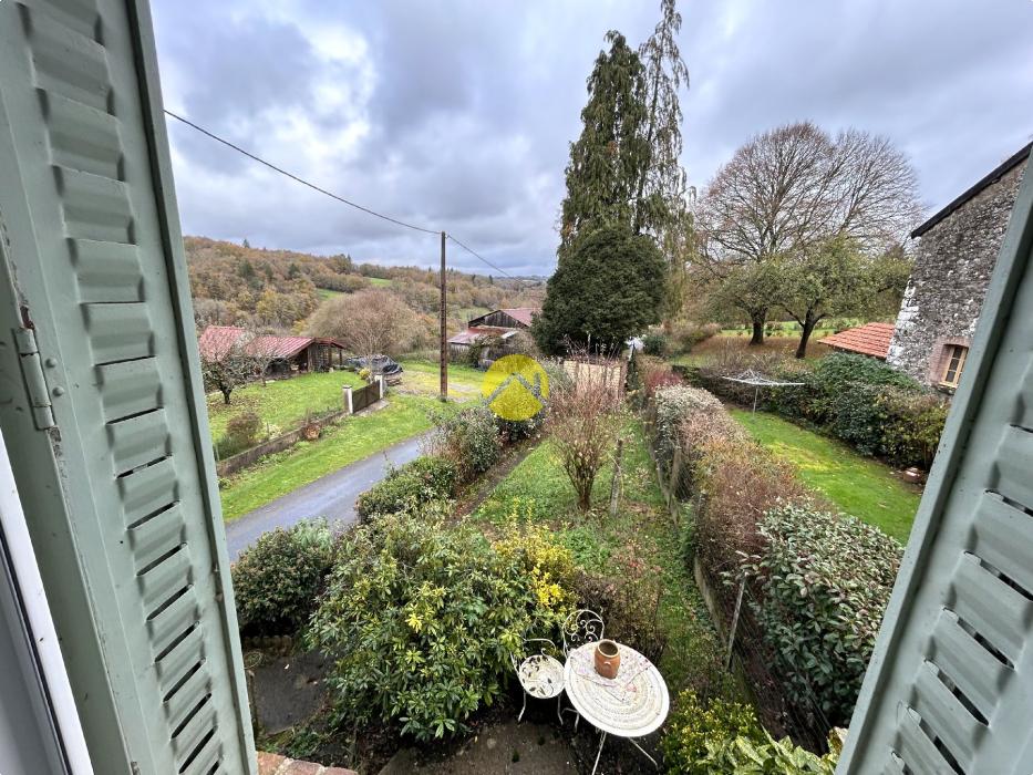 MAISON DE VILLAGE ET GRANGE