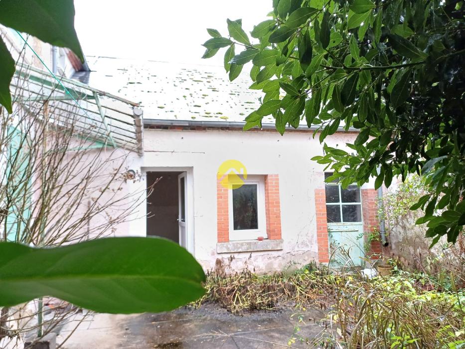 MAISON 120 M2 COUR ET GARAGES