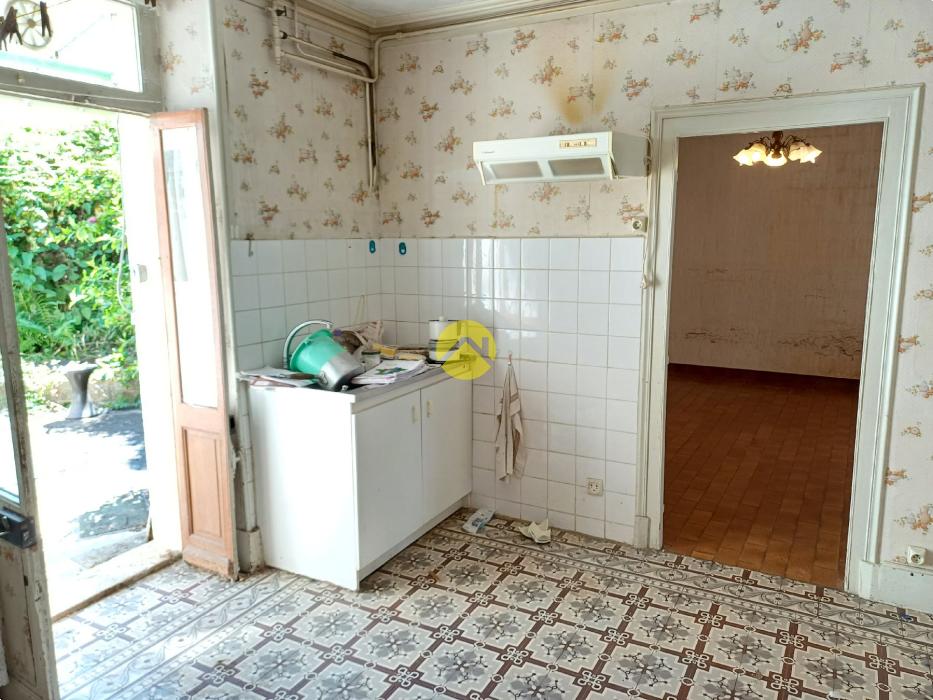 URGENT !! MAISON COUR ET GARAGES