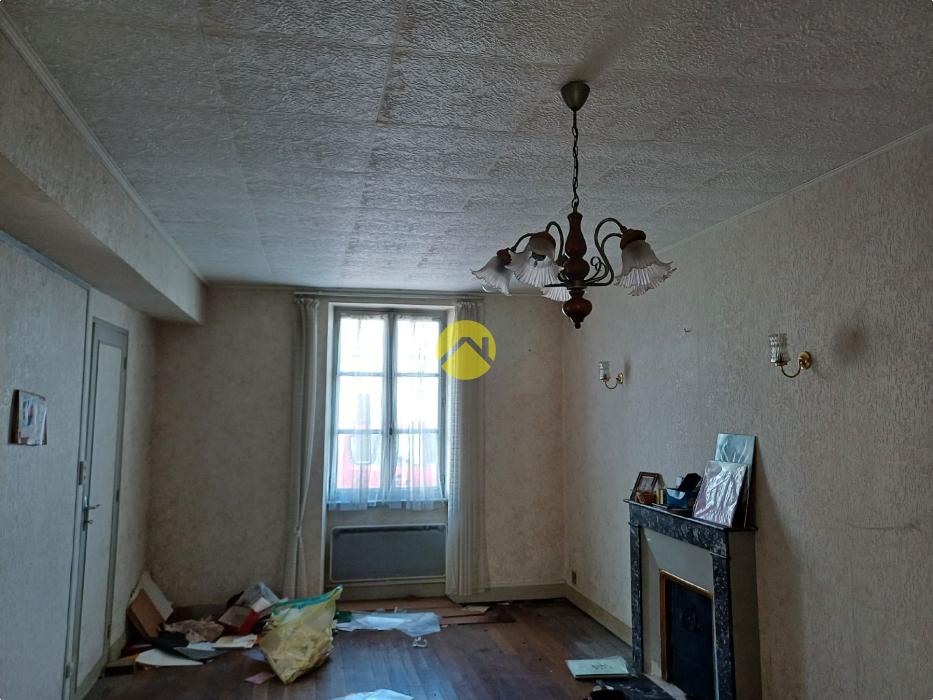 URGENT !! MAISON COUR ET GARAGES