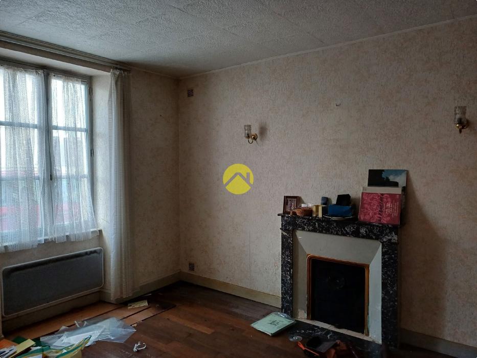 URGENT !! MAISON COUR ET GARAGES