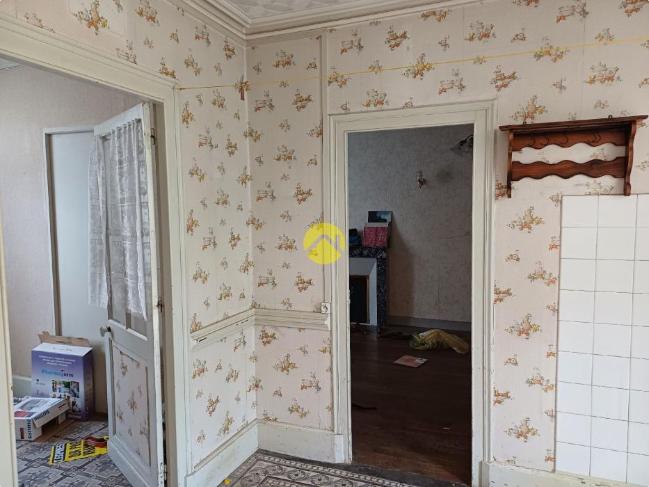 URGENT !! MAISON COUR ET GARAGES