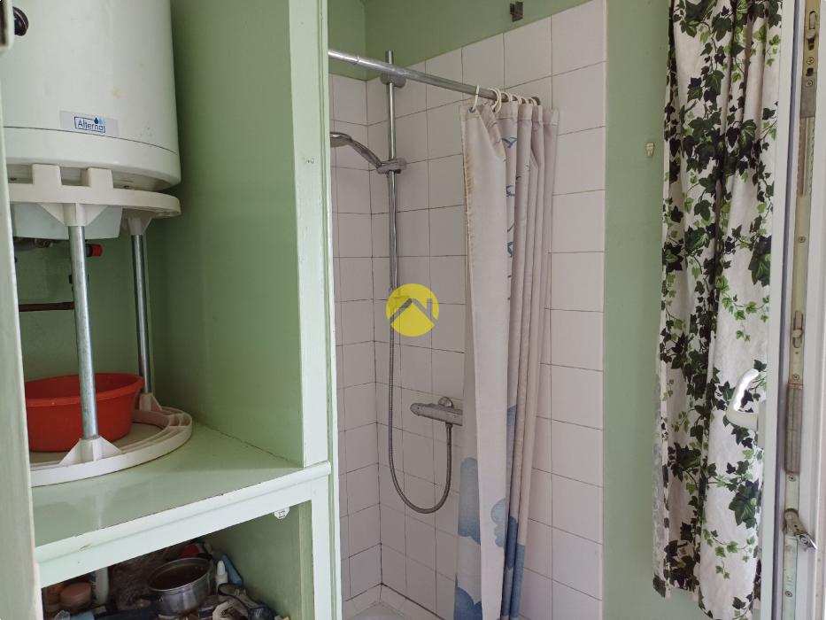 URGENT !! MAISON COUR ET GARAGES