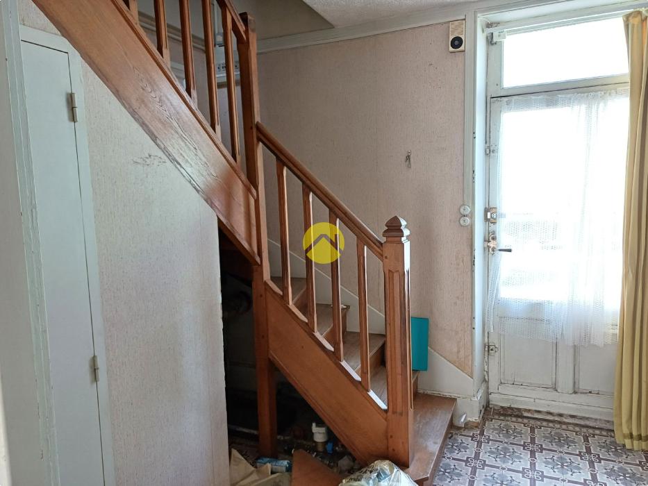 URGENT !! MAISON COUR ET GARAGES