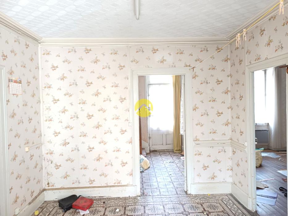 URGENT !! MAISON COUR ET GARAGES