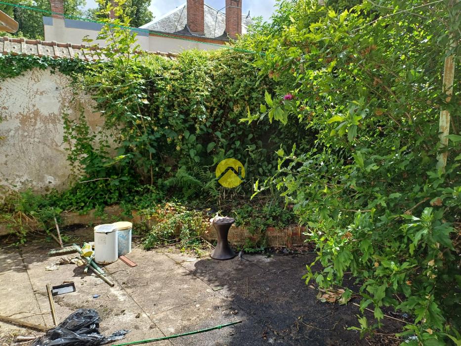 URGENT !! MAISON COUR ET GARAGES