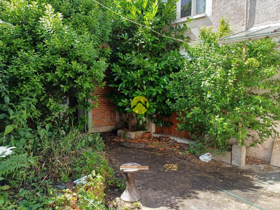 URGENT !! MAISON COUR ET GARAGES