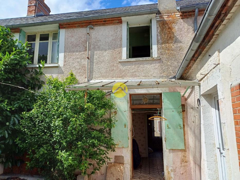URGENT !! MAISON COUR ET GARAGES