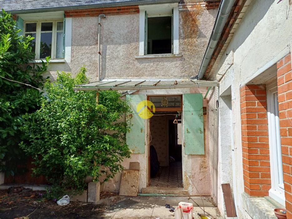 URGENT !! MAISON COUR ET GARAGES