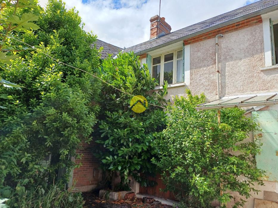 URGENT !! MAISON COUR ET GARAGES