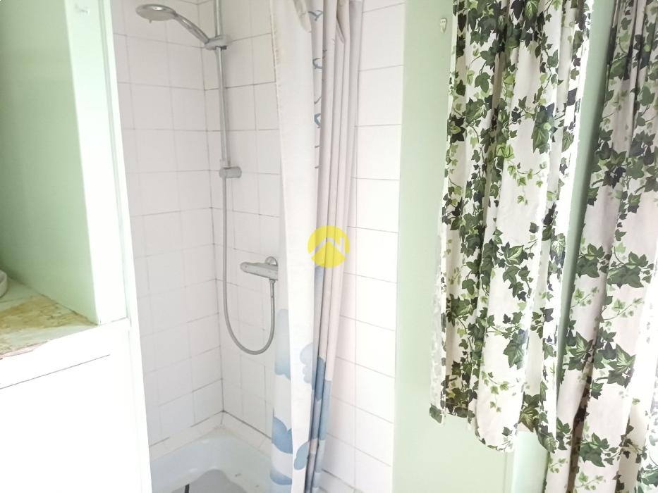 MAISON 120 M2 COUR ET GARAGES