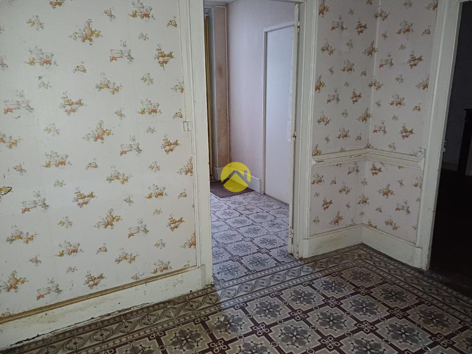 MAISON 120 M2 COUR ET GARAGES