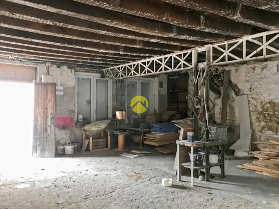A VENDRE IMMEUBLE DE 360M²     