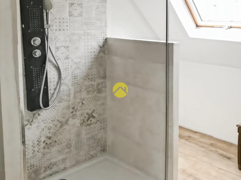 A VENDRE IMMEUBLE DE 360M²     