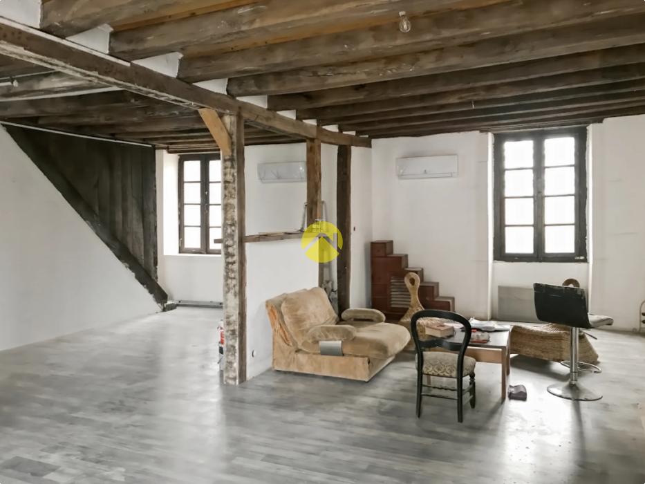 A VENDRE IMMEUBLE DE 360M²     