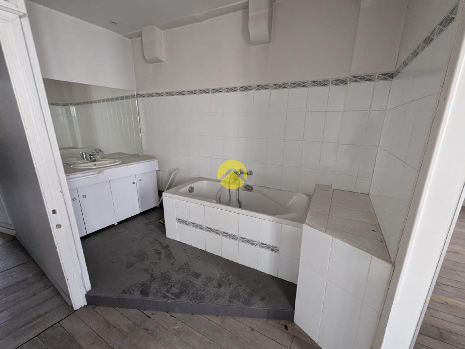 APPARTEMENT HYPER CENTRE A RENOVER