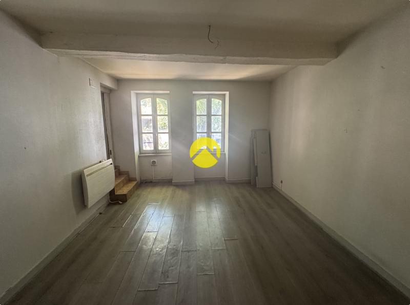 Apt 51m²à rénover.