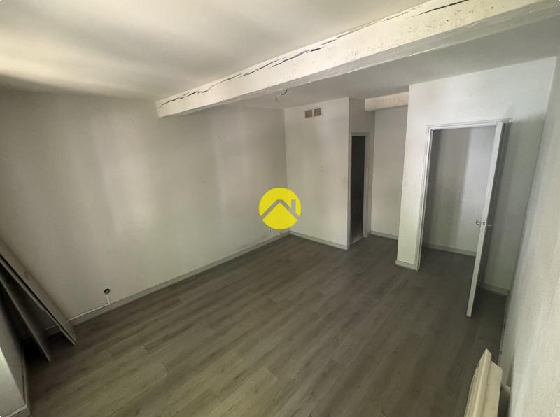 Apt 51m²à rénover.