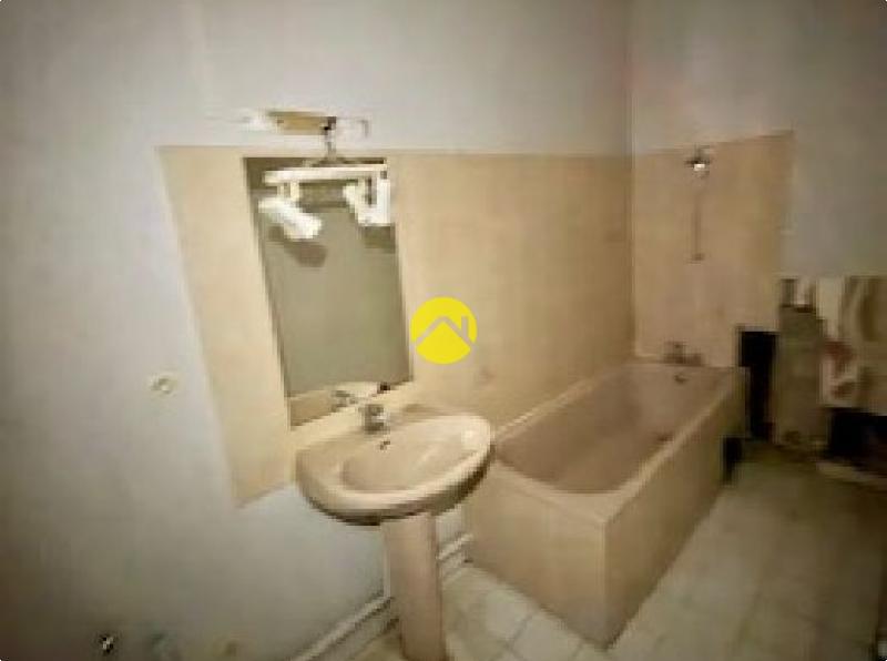 Apt 51m²à rénover.