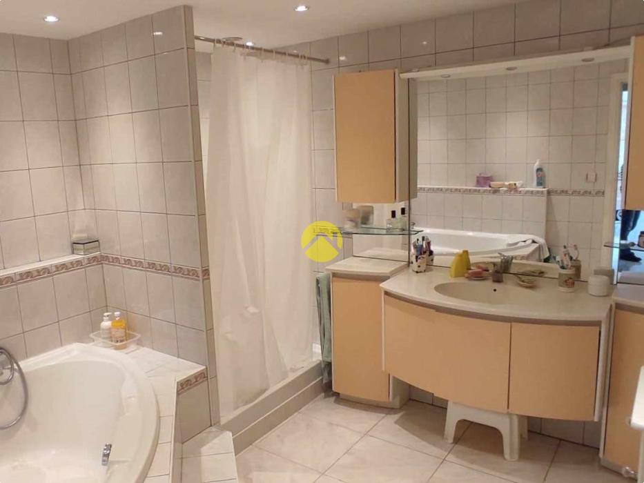 MAISON  6 chambres au calme