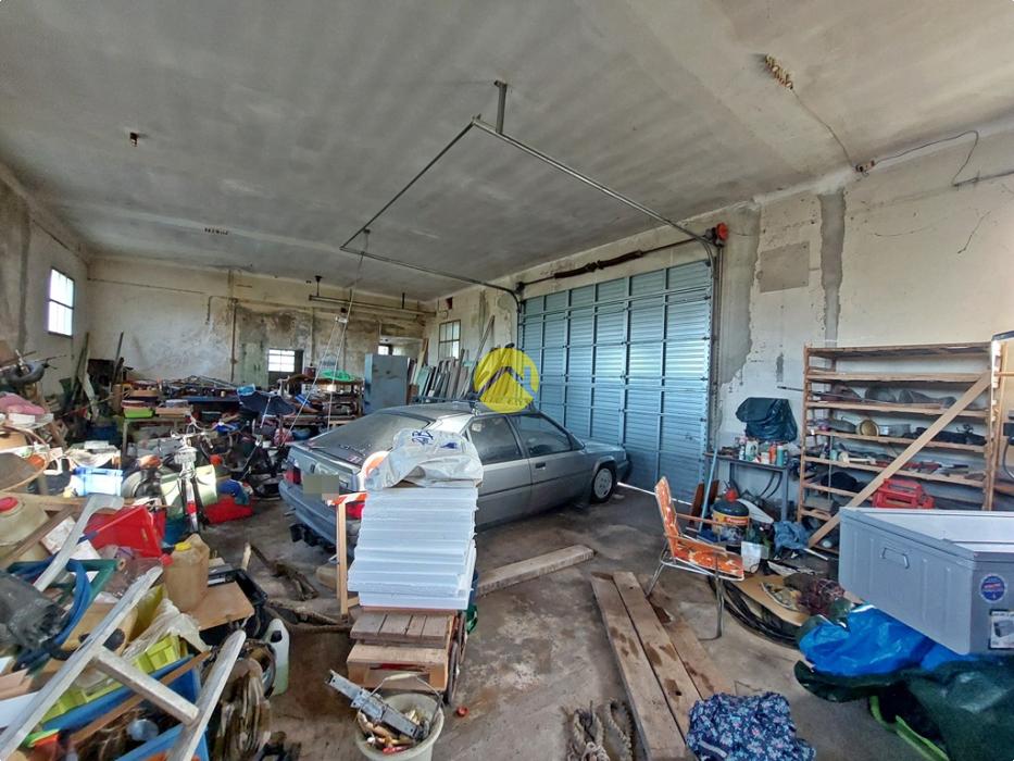 MAISON À RÉNOVER-BÂTIMENT-TERRAINS