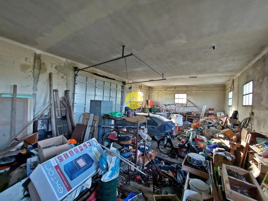 MAISON À RÉNOVER-BÂTIMENT-TERRAINS